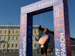 Беговая экскурсия по Петербургу: на Дворцовой площади стартовал полумарафон «Северная столица»