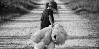 Дедушка случайно уронил во время фотосъемки: 5-летнюю девочку с разрывом селезенки спасают врачи - Neva.Today