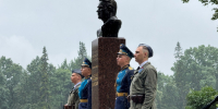 В сквере им. В.Маргелова почтили память героев-десантников - Приморский район
