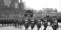 День воинской славы России: окончание Ленинградской битвы впервые отмечается на федеральном уровне | Маршал Советского Союза Кирилл Мерецков (на первом плане) со сводным полком Карельского фронта во время Парада Победы на Красной площади по окончании Великой Отечественной войны./ФОТО Макса АЛЬПЕРТА/ТАСС - С.-Петербургские ведомости