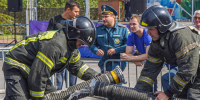 Спасатель МЧС упал из-за лестницы на соревнованиях в Петербурге - Комсомольская правда