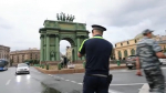 Проверка мигрантов и водителей: у станции «Нарвская» полицейские провели профилактический рейд