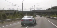Петербурженку на Audi задержали за обгон и выезд на встречную полосу - Комсомольская правда