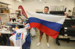 Как производят российский триколор: сегодня отмечается День Государственного флага