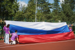 В детских лагерях Санкт‑Петербурга и Ленинградской области отметили День Государственного флага РФ