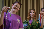 В детских лагерях Санкт‑Петербурга и Ленинградской области отметили День Государственного флага РФ