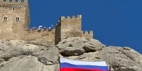 В Судаке на Крепостной горе развернули российский флаг - Spbdnevnik.ru