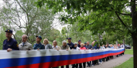 «Настоящая сила нашей страны — в единстве народов, традиций и поколений»: единороссы поздравили петербуржцев с Днем российского флага - Единая Россия