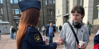 В День Государственного флага сотрудники БМТиВС ГУФСИН напомнили прохожим на улицах Санкт-Петрбурга о важности государственных символов - УФСИН России