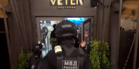 В петербургском ресторане на закрытой вечеринке полицейские нашли запрещенные вещества, среди задержанных – пожилая пара - Петербургский формат