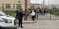 Полиция Петербурга подсчитала, сколько родителей, бабушек и дедушек пришли на линейки 1 сентября - Neva.Today