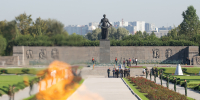 На Пискарёвском мемориале почтили память жертв блокады - Законодательное собрание