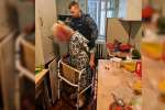Наряд Росгвардии спас пенсионерку, разбившую голову в доме в Петербурге