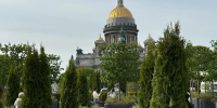 Переезд начался: первые деревья из сада с Синего моста перебрались в Пушкин - Neva.Today