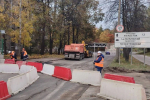 Автомобильное движение ограничили по улице Харченко из-за ремонтных работ