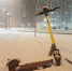 Электросамокаты перестали работать из-за первого снега в Петербурге - Комсомольская правда