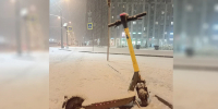 Электросамокаты перестали работать из-за первого снега в Петербурге - Комсомольская правда