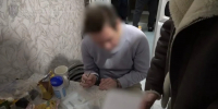 В Петербурге ФСБ и Росгвардия задержали подозреваемого в распространении ложных сведений о ВС РФ | Стоп-кадр из видео пресс - службы УФСБ России по городу Санкт-Петербургу и Ленинградской области - С.-Петербургские ведомости
