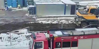 Видео: мощный прорыв произошел на Бассейной улице - Spbdnevnik.ru