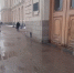 На Университетской набережной из-за неисправности водовода на проезжую часть вытекла холодная вода - ТК Санкт-Петербург