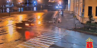 Видео: машина с двумя мужчинами рухнула в реку в центре Петербурга - Петербургский дневник
