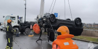 Появились фотографии с места смертельного падения Haval H3 в Неву - Neva.Today