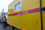 Трубу с холодной водой прорвало на проспекте Тореза в Петербурге