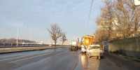 «Водоканал»: на Пироговской набережной выполнена очистка проезжей части от воды и наледи - tvspb.ru - ТК Санкт-Петербург