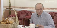 Владимиру Путину доставили корзинку с выпечкой из пекарни "Машенька" - Metro Петербург