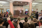 "Дед Мороз специального назначения" поздравил юных петербуржцев с Новым годом