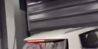 Видео: в ТРК «Голливуд» рулонная штора на парковке упала на машину - Петербургский дневник
