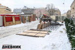Фото: в Петербурге разбирают декорации и палатки Рождественской ярмарки