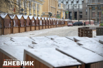 Фото: в Петербурге разбирают декорации и палатки Рождественской ярмарки