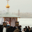По народной традиции. Крещенские купели привлекли десятки тысяч петербуржцев | ФОТО Дмитрия СОКОЛОВА - С.-Петербургские ведомости
