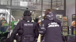 Полиция проверила 25 магазинов в Приморском районе в поисках мигрантов-нелегалов