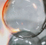 Мы живем в эру стекла: без материалов из него сегодня не обходится ни одна отрасль | Сколько дорогих сердцу елочных игрушек и вазочек разбилось… А что если они научатся самовосстанавливаться?/ФОТО Кирилла КУХМАРЯ/ТАСС - С.-Петербургские ведомости
