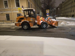 В Санкт-Петербурге продолжают бороться со снежной стихией