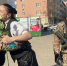 Полицейские из Петербурга 8 Марта устроили для прекрасной половины Мариуполя праздник - Spbdnevnik.ru