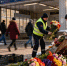 В Петербурге ликвидировали стихийные цветочные рынки у метро перед 8 Марта - Peterburg2.Ru