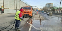 Впервые в этом году дорожники применили воду для уборки улиц - Комитет по благоустройству