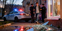 Молодой человек разбил окно на улице Коммуны из-за ревности - Peterburg2.Ru