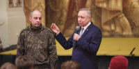Александр Беглов наградил участника СВО, работающего в Михайловском театре - Комсомольская правда