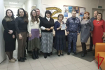 В Санкт-Петербурге представитель Росгвардии вручил благодарственное письмо заместителю главы муниципального образования Полюстрово