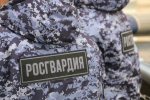 В Петербурге задержали мужчину, который избил женщину, а затем протащил ее за ноги по земле