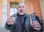 Фото: пить из коробочек от фотоплёнок - давняя традиция «Потёмкинской лестницы» / Дмитрий Кощеев
