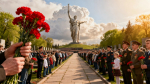 Петербуржцы почтили память защитников Ленинграда на Пискаревском кладбище