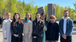 В память о героях: студенты и сотрудники Алфёровского университета приняли участие в церемонии возложения цветов на Богословском кладбище