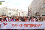 Символ единства народов России: «Бессмертный полк» прошел в Петербурге