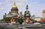 В Петербурге начали монтаж сада-трансформера на Исаакиевской площади