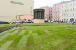 Фото: на 1-й Советской улице парковку превращают в зеленый сквер